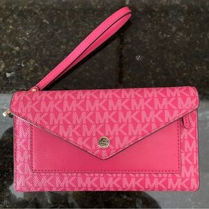 MICHAEL KORS LARGE SIGNATURE WRISTLET/WALLET